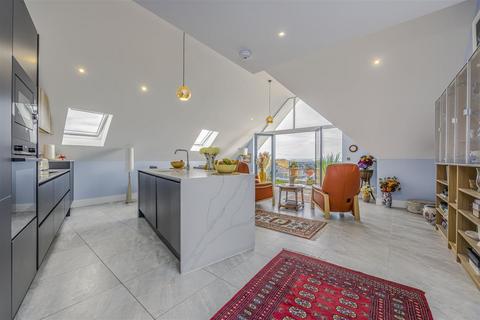 2 bedroom penthouse for sale, Cellars Farm Road, Bournemouth