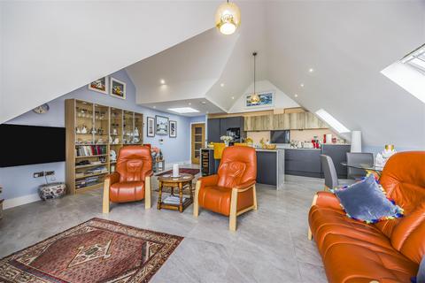 2 bedroom penthouse for sale, Cellars Farm Road, Bournemouth