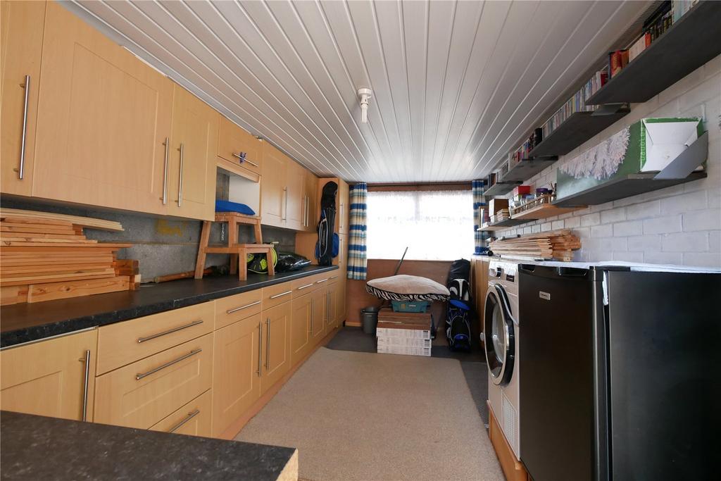 Outbuilding/Garage