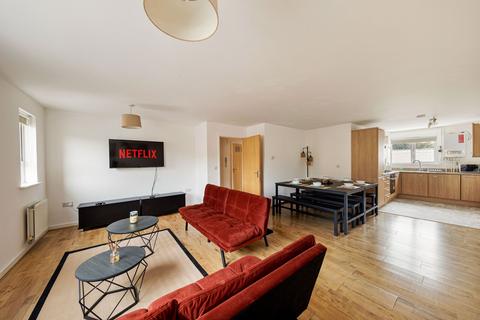 2 bedroom flat to rent, Flat , Hayden Court, Chertsey Road, Feltham