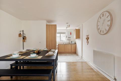 2 bedroom flat to rent, Flat , Hayden Court, Chertsey Road, Feltham