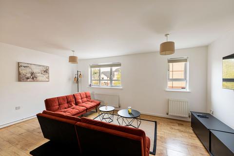 2 bedroom flat to rent, Flat , Hayden Court, Chertsey Road, Feltham