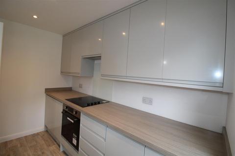 3 bedroom semi-detached house to rent, Riverdale, Farnham GU10