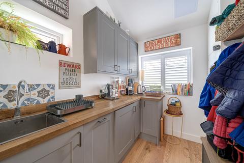 8 Blackdown Close, Woking, GU22 8LQ