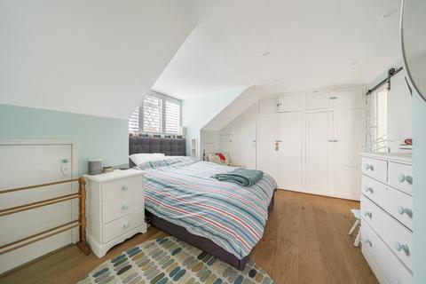 8 Blackdown Close, Woking, GU22 8LQ