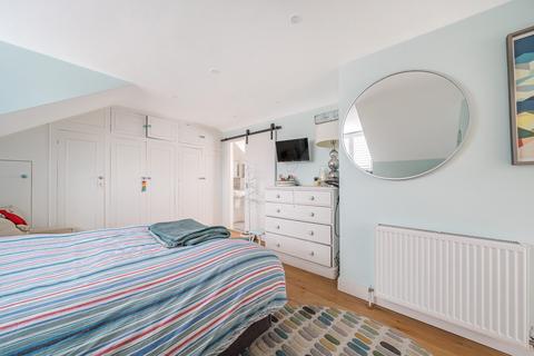 8 Blackdown Close, Woking, GU22 8LQ