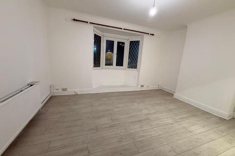 4 bedroom maisonette to rent, Becontree Avenue, Dagenham RM8