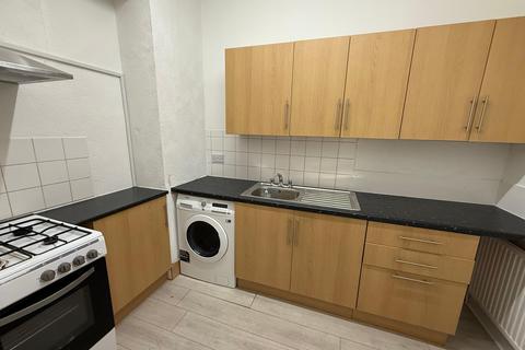 4 bedroom maisonette to rent, Becontree Avenue, Dagenham RM8