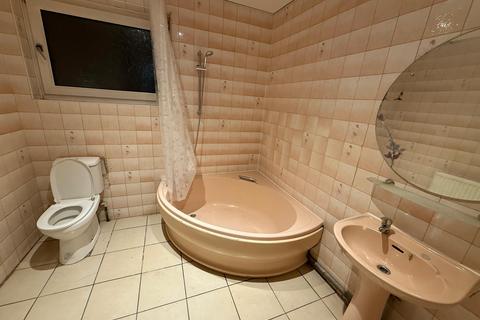 4 bedroom maisonette to rent, Becontree Avenue, Dagenham RM8