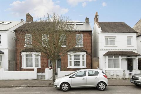 27 Chestnut Road, London, SW20 8ED