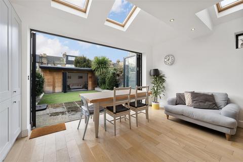 27 Chestnut Road, London, SW20 8ED