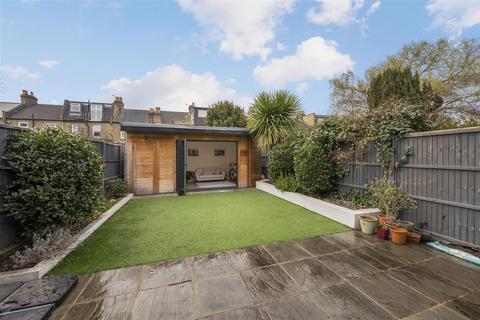 27 Chestnut Road, London, SW20 8ED