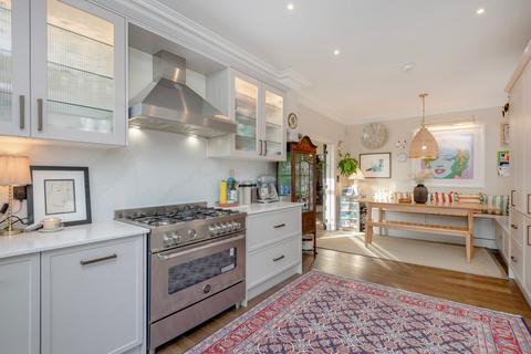 46 Heathfield Road, London, W3 8EJ