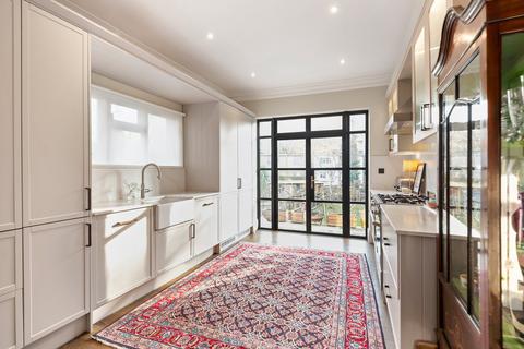 46 Heathfield Road, London, W3 8EJ