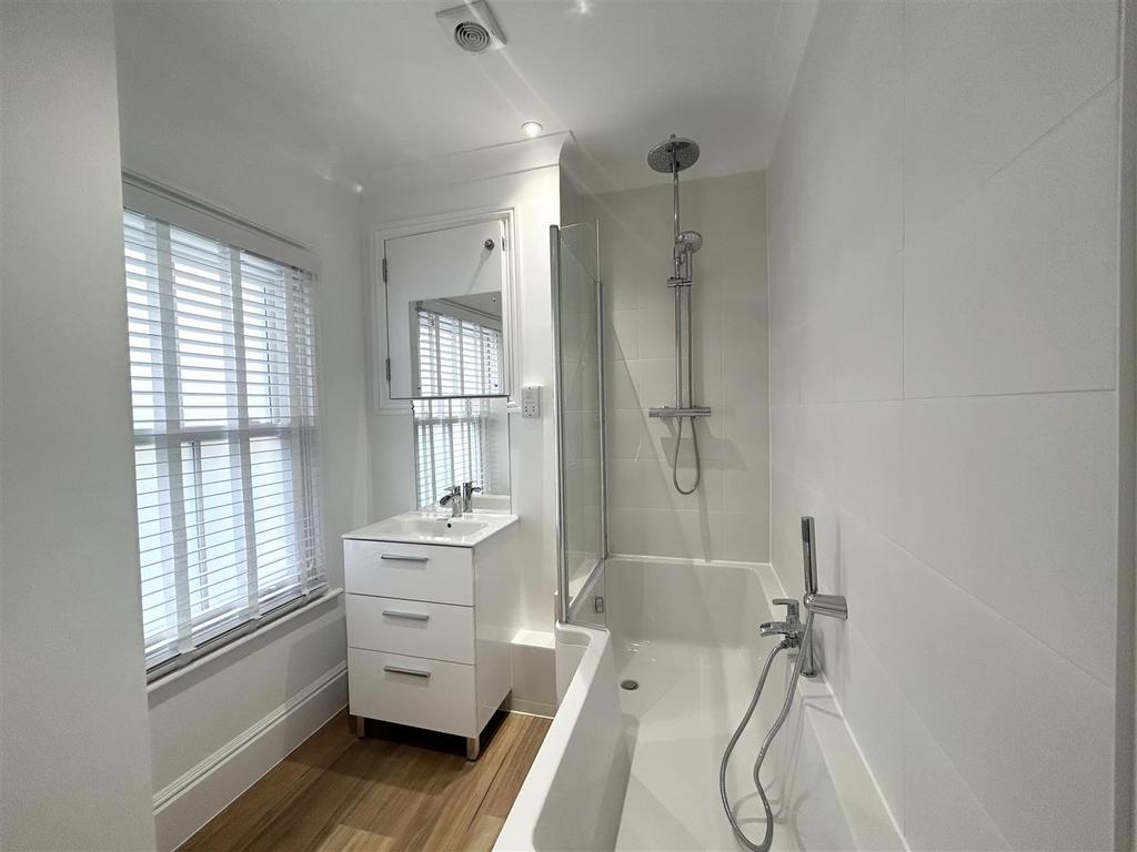 Bathroom..jpeg