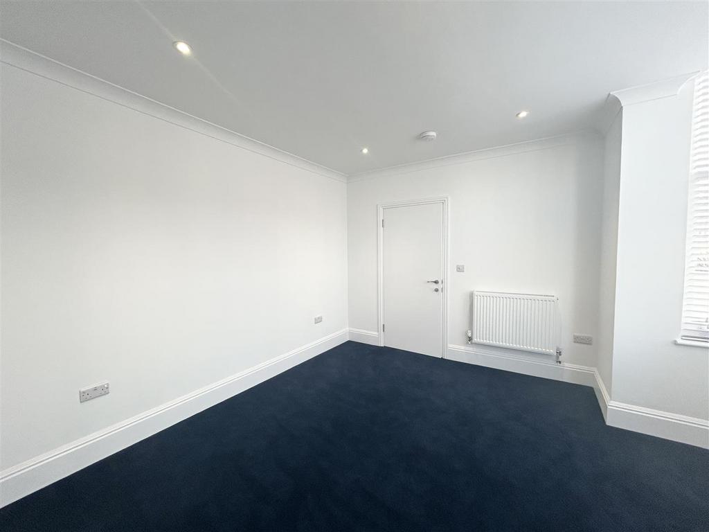 Bedroom..jpeg