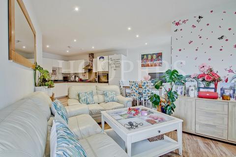 3 bedroom flat for sale, Neasden Lane, London, NW10