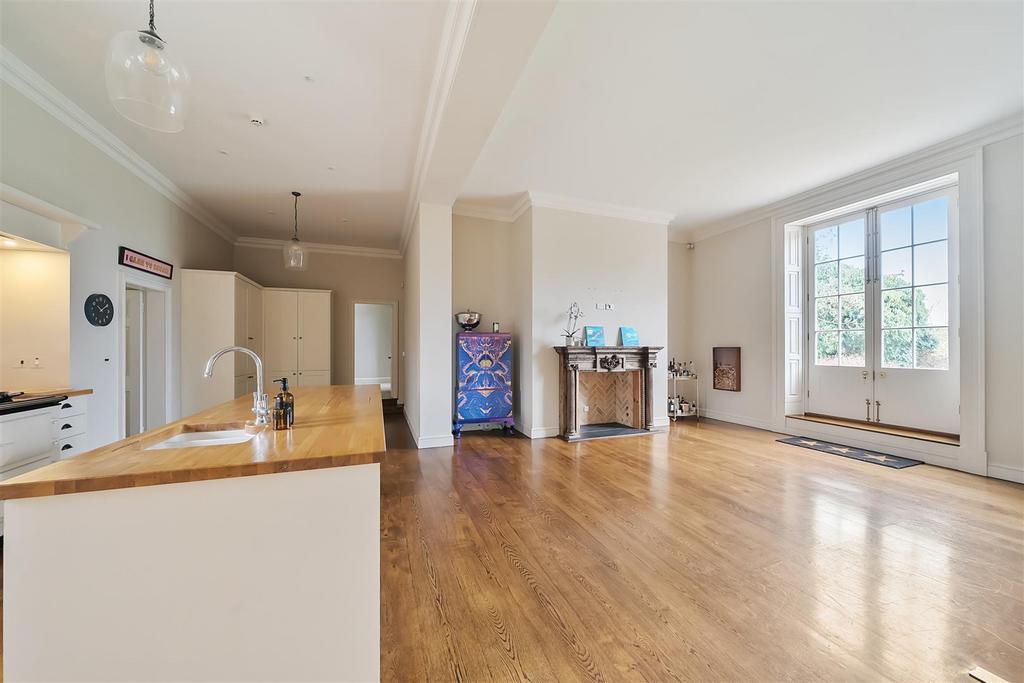 Kitchen / Breakfast Room