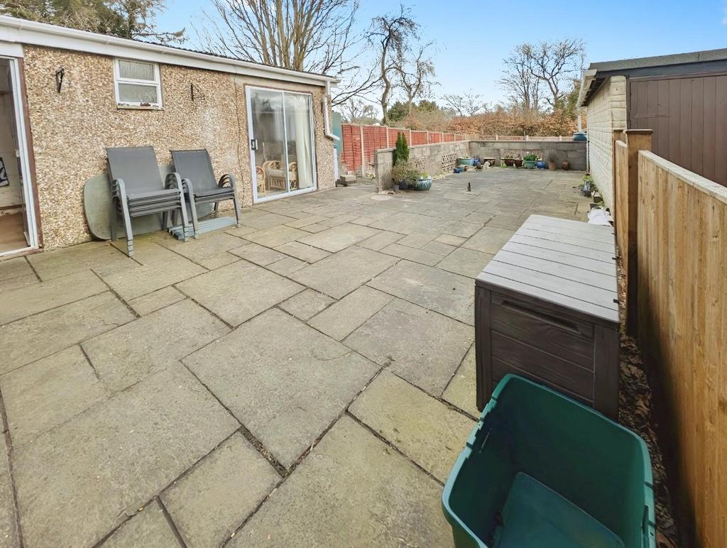 Ddaeee35-patio 20garden.jpg