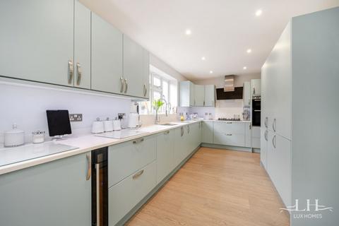 38 Milton Avenue, Hornchurch, RM12 4BW