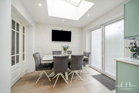 38 Milton Avenue, Hornchurch, RM12 4BW