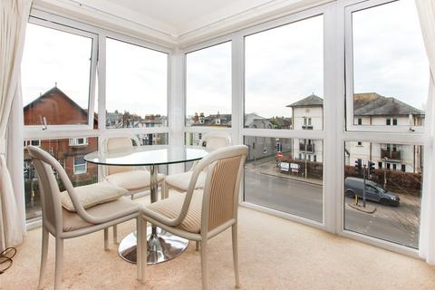 2 bedroom apartment for sale, Farringford Court, Avenue Rd, Lymington, SO41