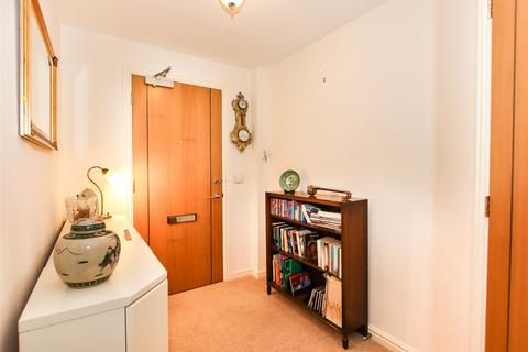 2 bedroom apartment for sale, Farringford Court, Avenue Rd, Lymington, SO41