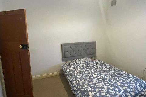 2 bedroom semi-detached house to rent, Coventry, CV2