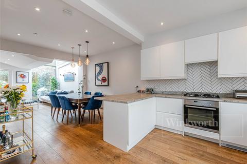104 Kilravock Street, London, W10 4HZ