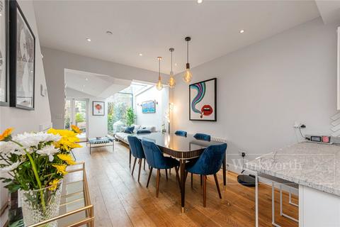 104 Kilravock Street, London, W10 4HZ