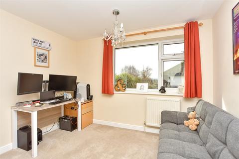 54 Burntwick Drive, Lower Halstow, Sittingbourne, ME9 7DX