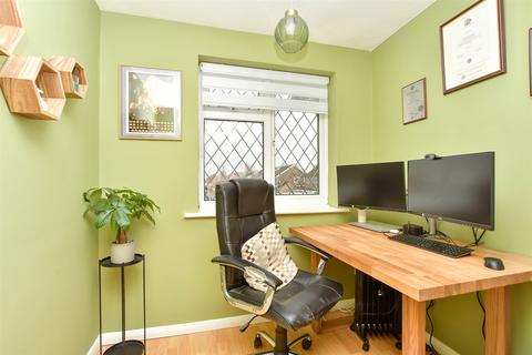 54 Burntwick Drive, Lower Halstow, Sittingbourne, ME9 7DX
