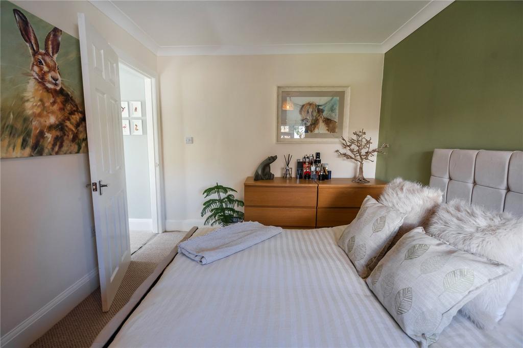 Bedroom 2 (2)