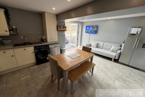 55 Amos Hill, Tonypandy, CF40 1PP