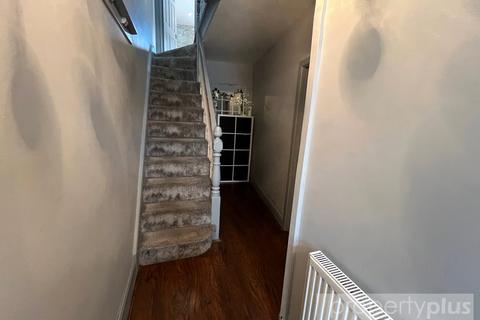 55 Amos Hill, Tonypandy, CF40 1PP