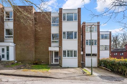 10 Barrow Hill Close, Worcester Park, KT4 7PT