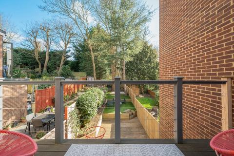 10 Barrow Hill Close, Worcester Park, KT4 7PT