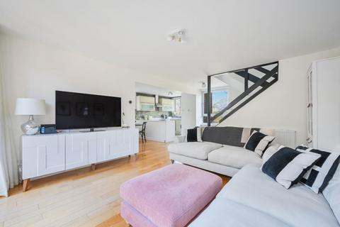 10 Barrow Hill Close, Worcester Park, KT4 7PT