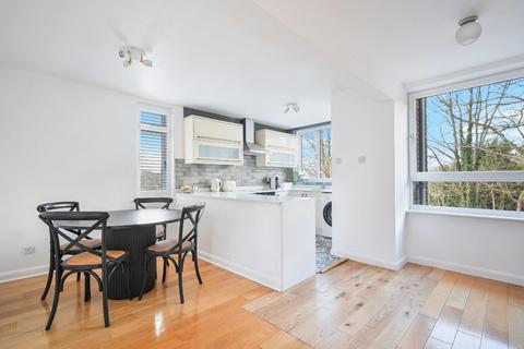 10 Barrow Hill Close, Worcester Park, KT4 7PT