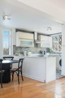 10 Barrow Hill Close, Worcester Park, KT4 7PT