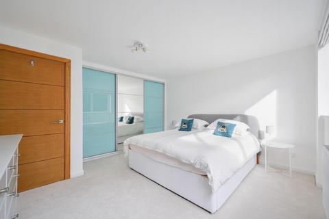 10 Barrow Hill Close, Worcester Park, KT4 7PT