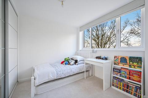 10 Barrow Hill Close, Worcester Park, KT4 7PT