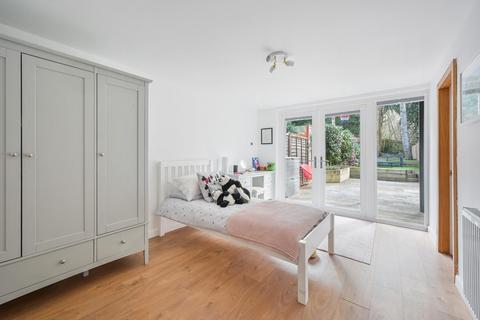 10 Barrow Hill Close, Worcester Park, KT4 7PT