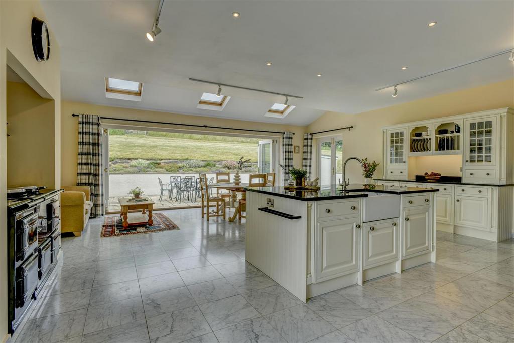 Main House Kitchen/Breakfast room.JPG