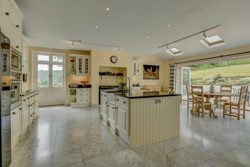 Main House Kitchen/Breakfast room.JPG