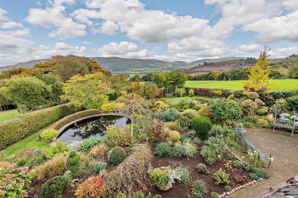 The cottage Gardens.jpg
