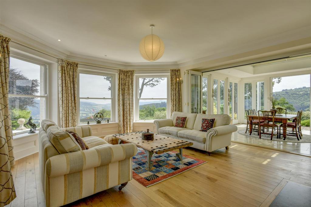 Sitting Room Main House.JPG