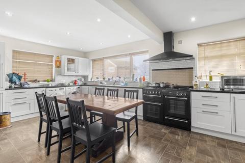 3 bedroom semi-detached house for sale, Oakleaf Drive, Polegate BN26