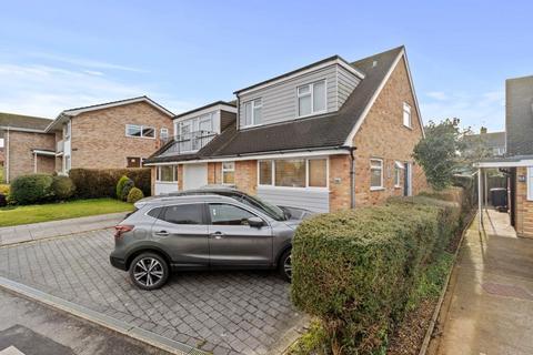 3 bedroom semi-detached house for sale, Oakleaf Drive, Polegate BN26