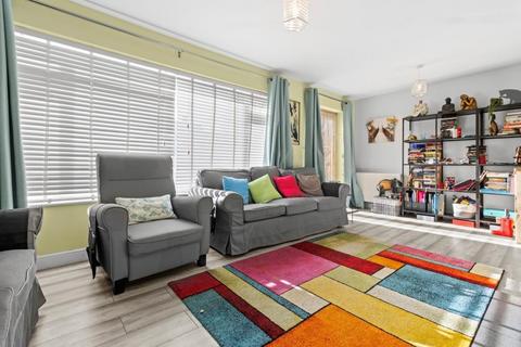 3 bedroom semi-detached house for sale, Oakleaf Drive, Polegate BN26